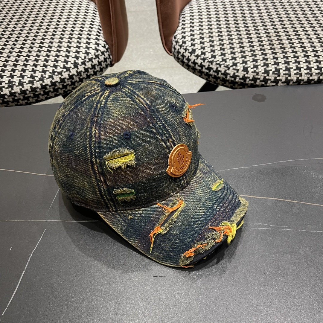 Moncler hat