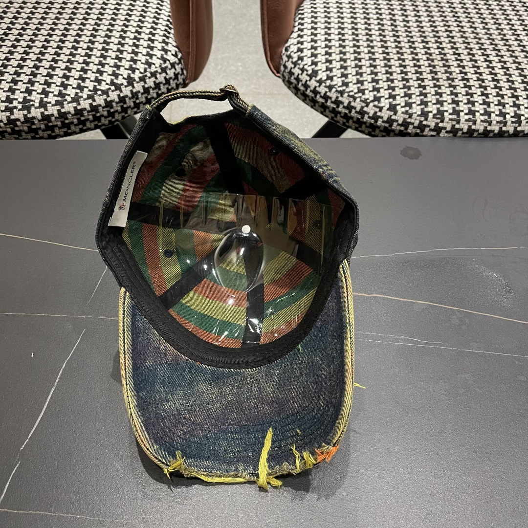 Moncler hat