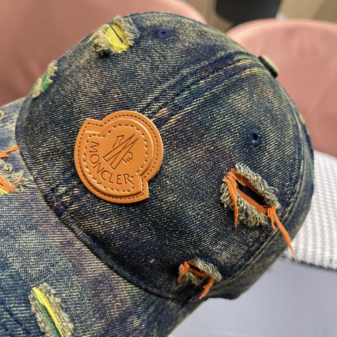 Moncler hat