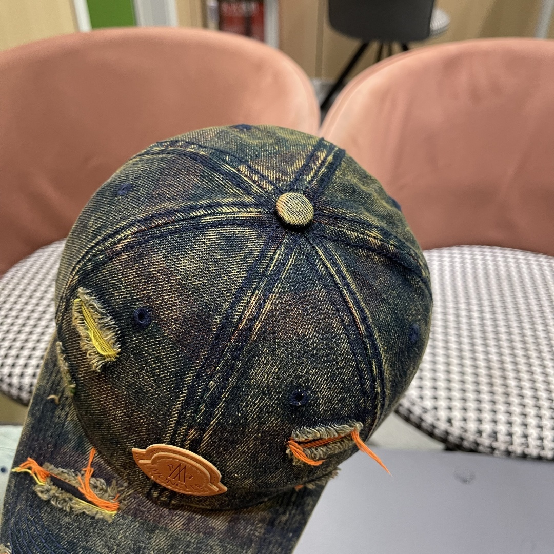 Moncler hat