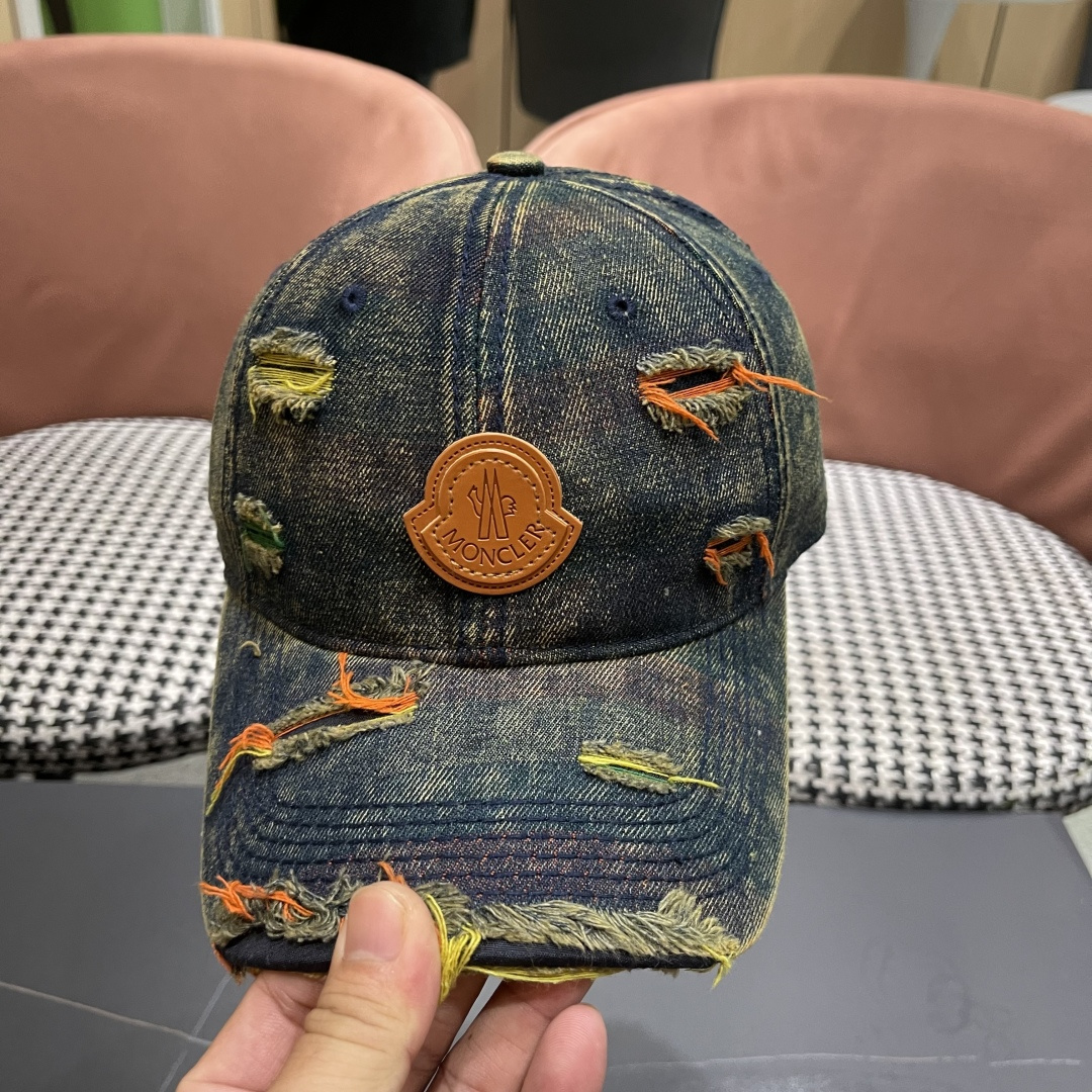 Moncler hat