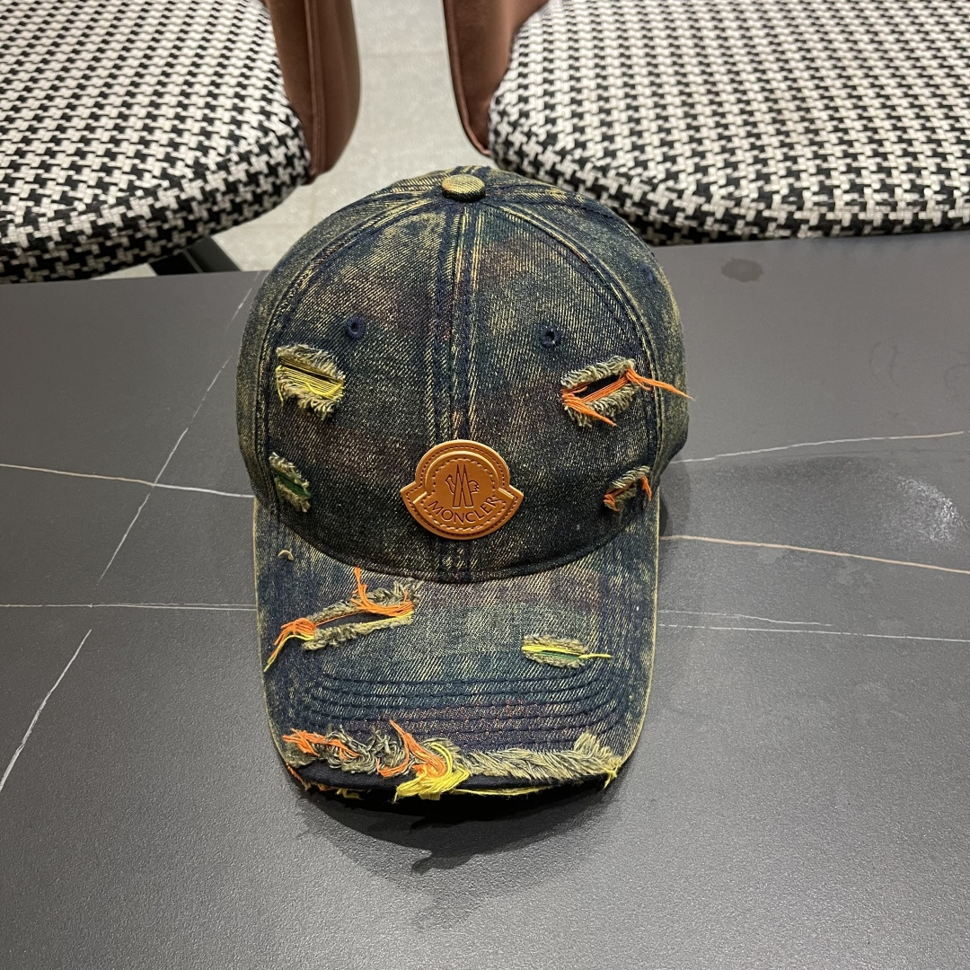 Moncler hat