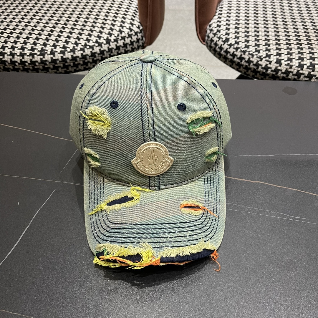 Moncler hat