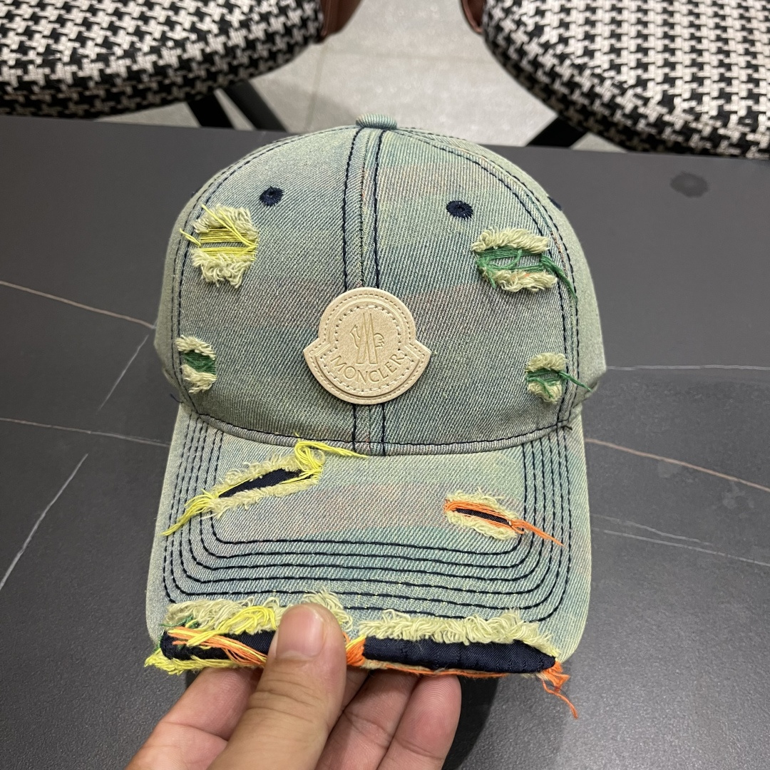 Moncler hat