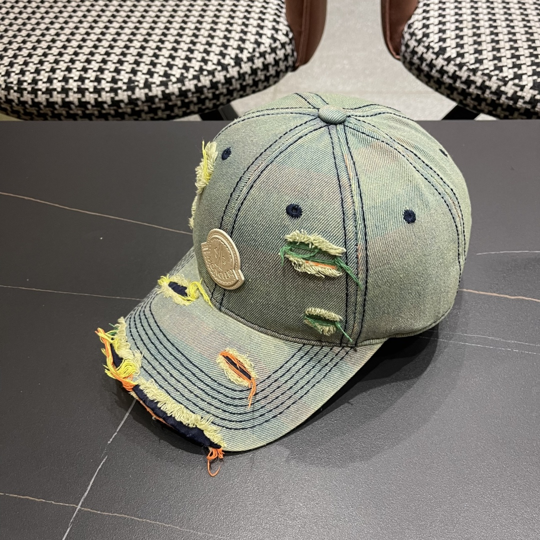 Moncler hat