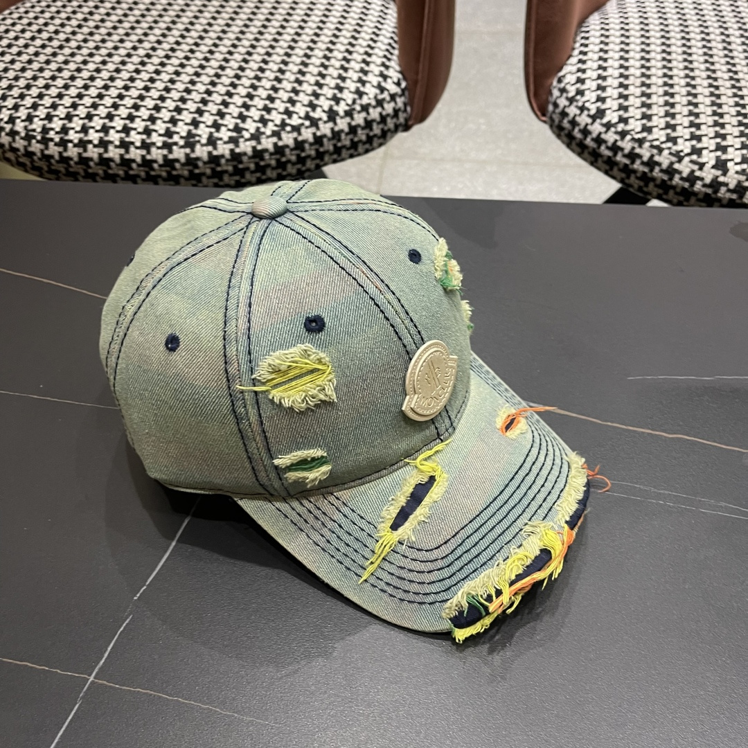 Moncler hat