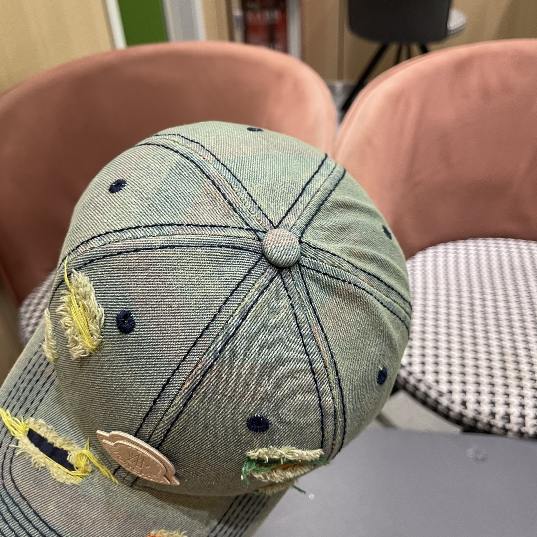 Moncler hat