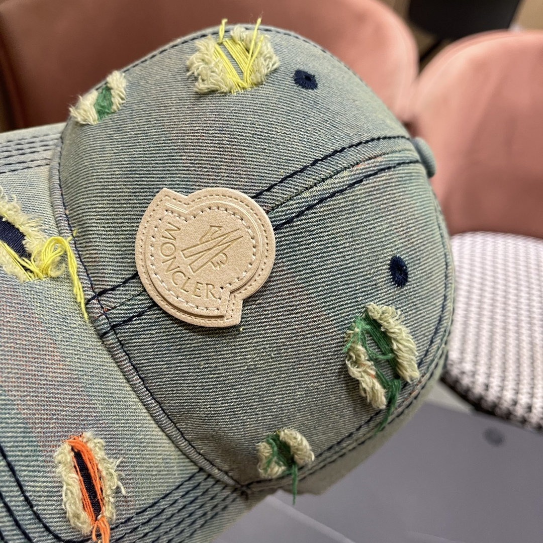 Moncler hat