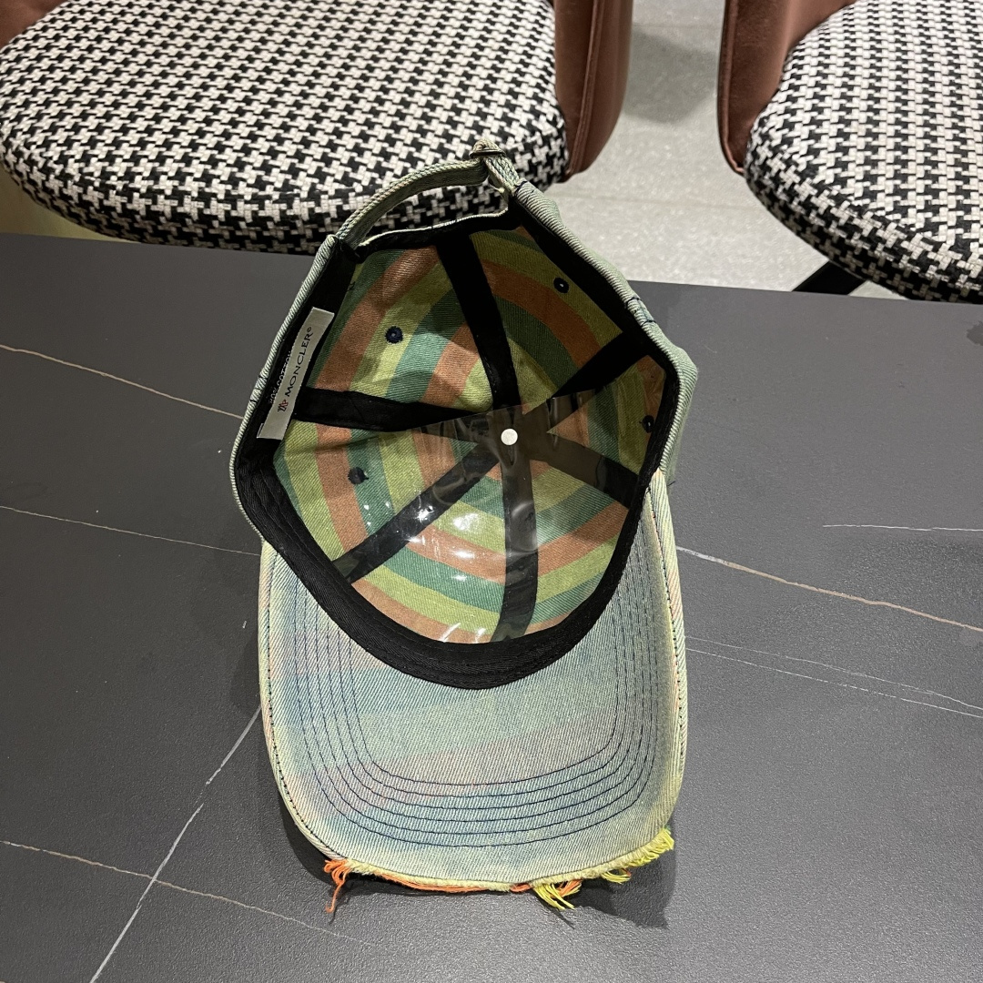 Moncler hat