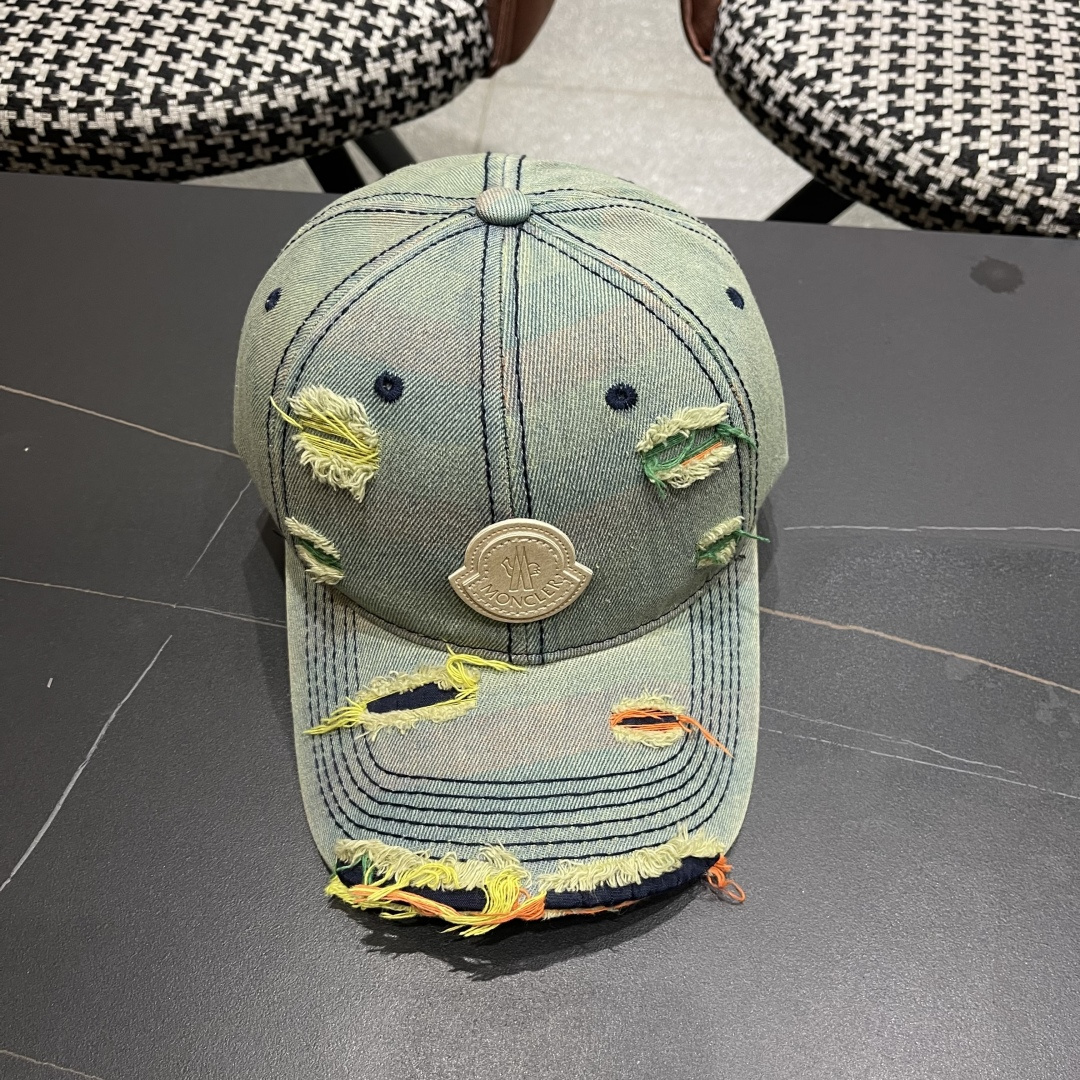 Moncler hat