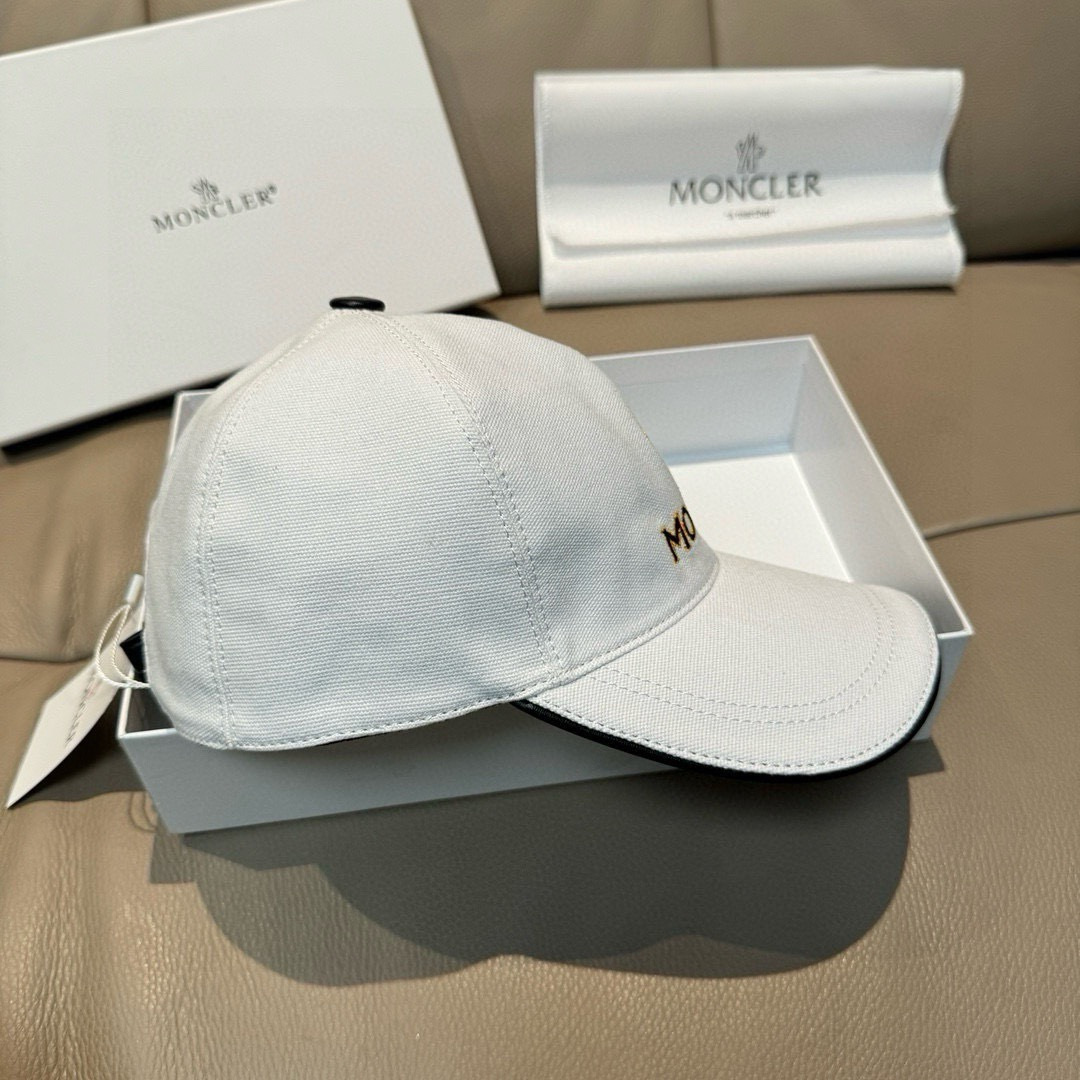 Moncler hat