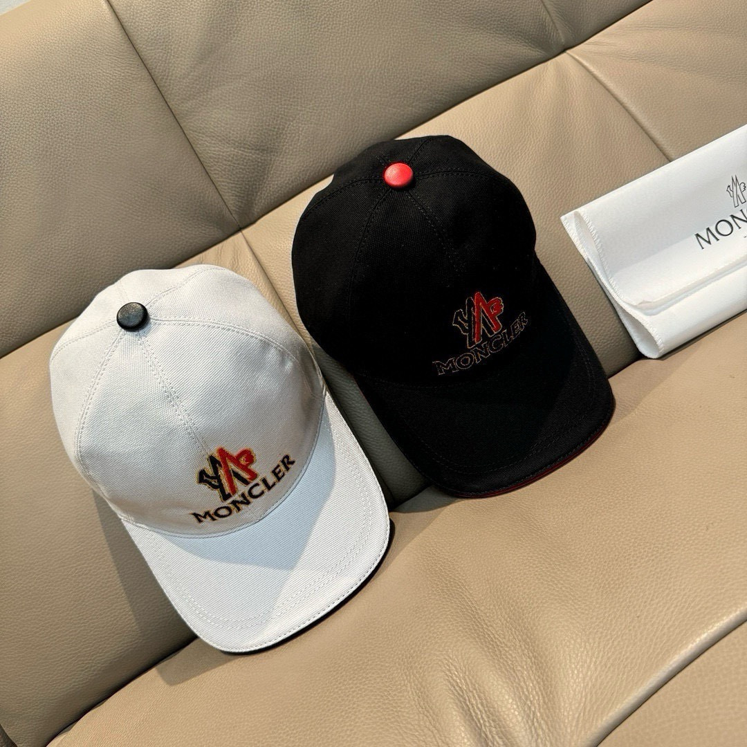 Moncler hat