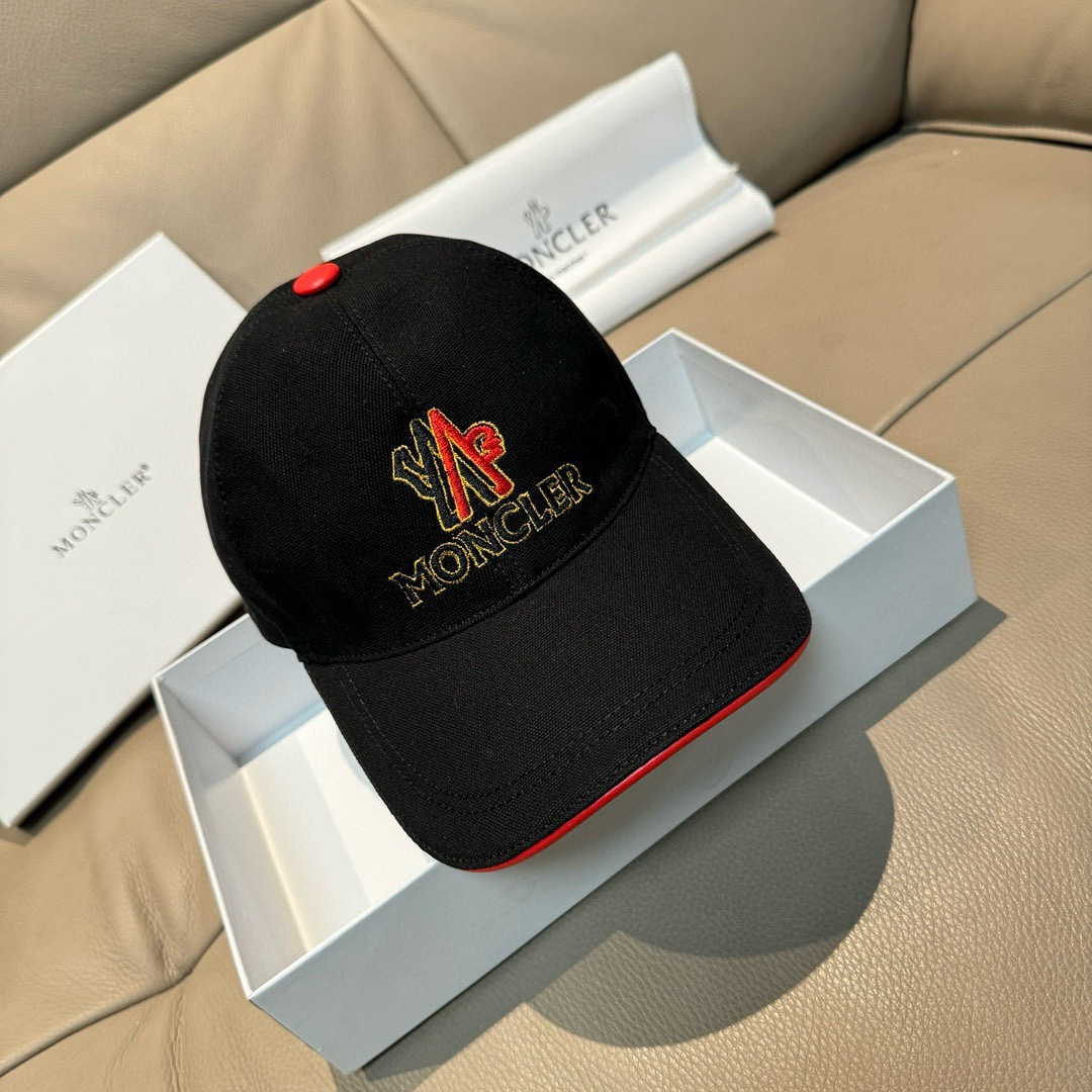 Moncler hat