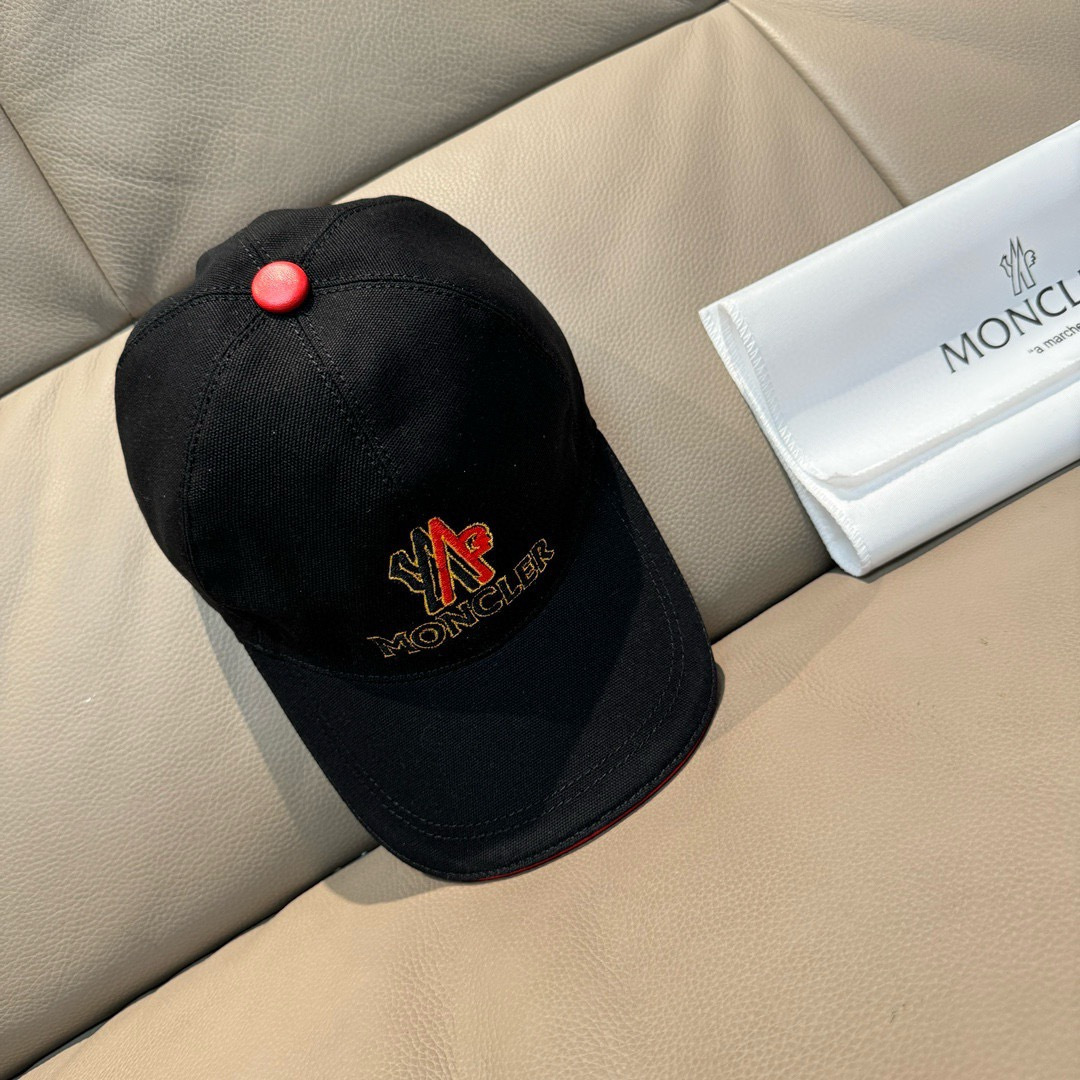 Moncler hat