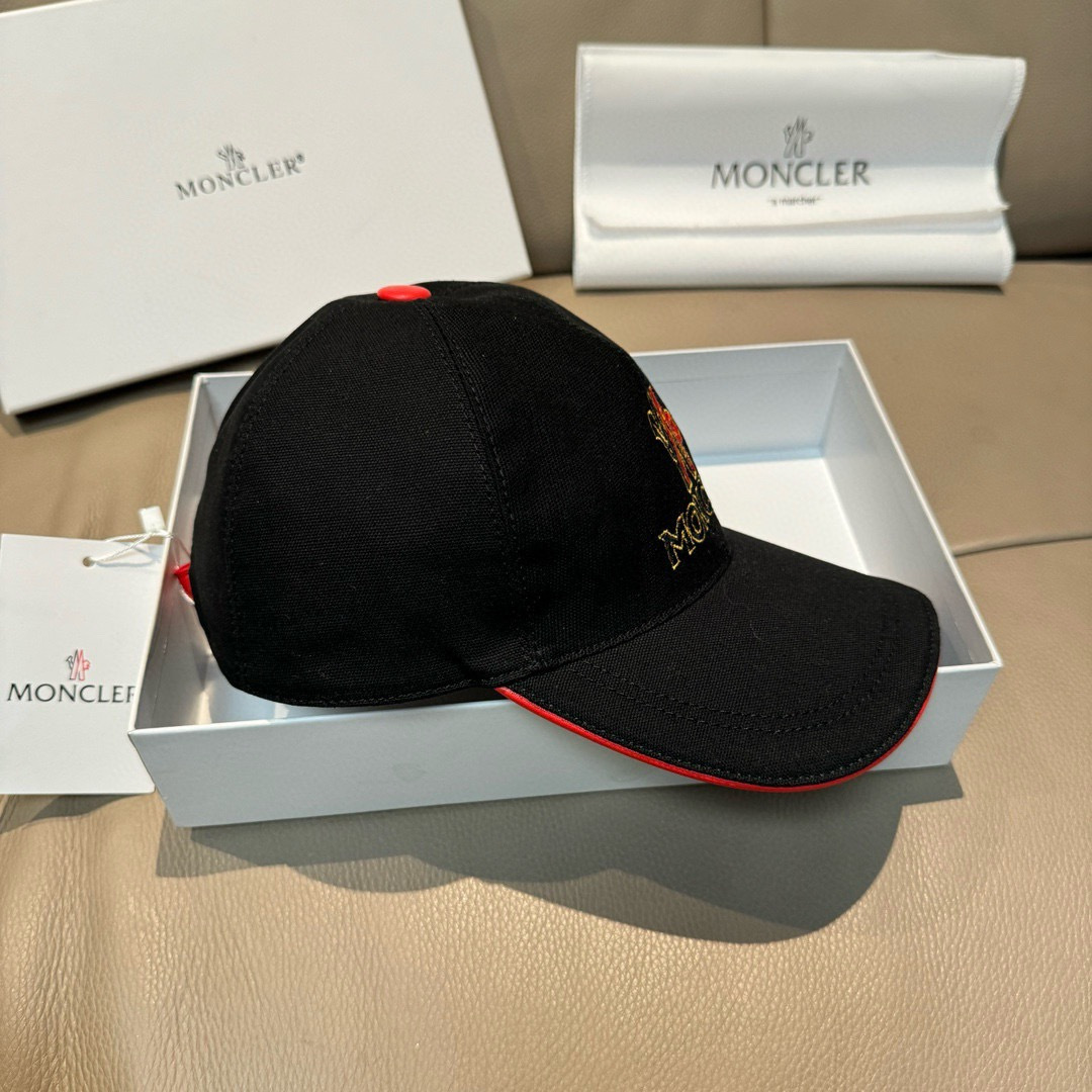 Moncler hat