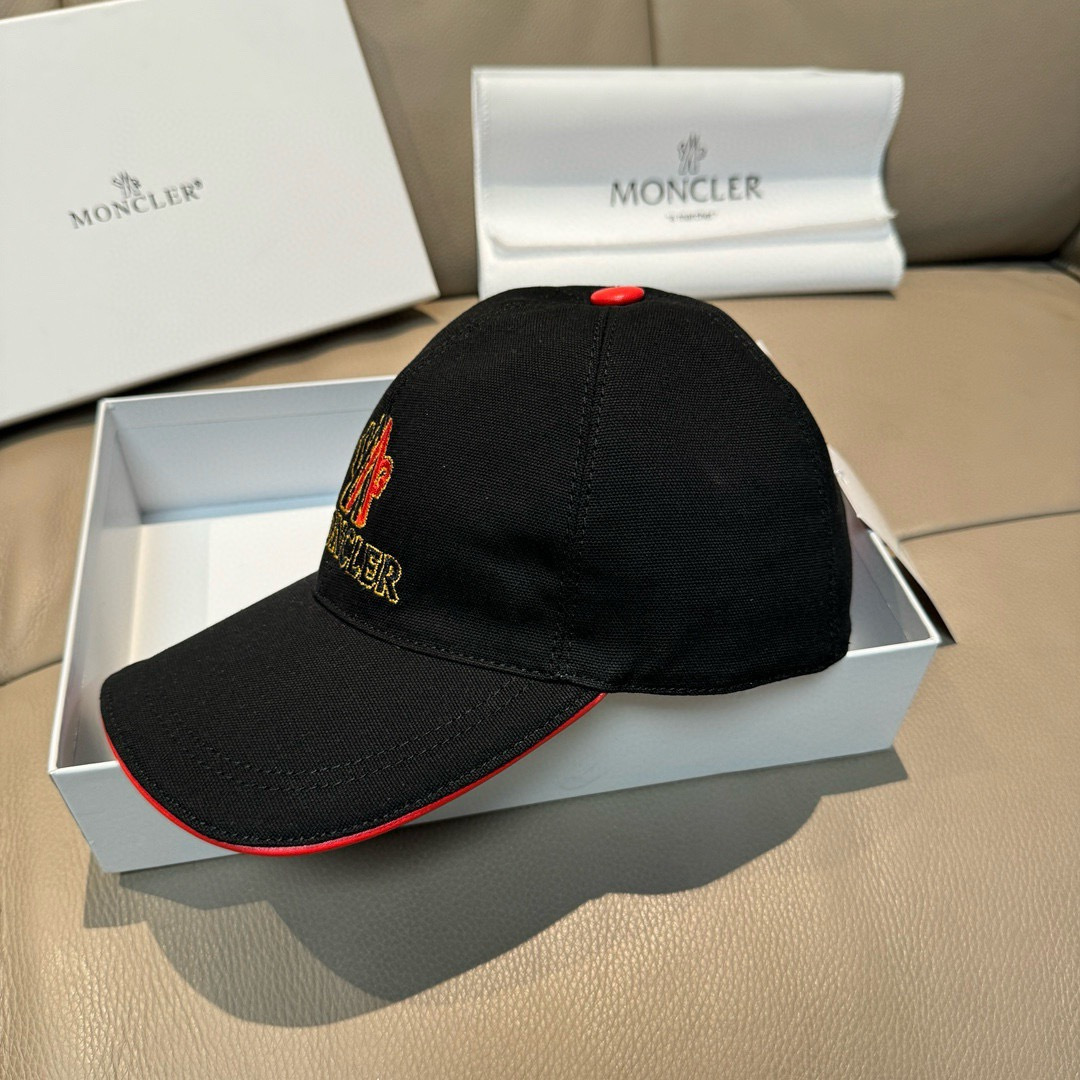 Moncler hat