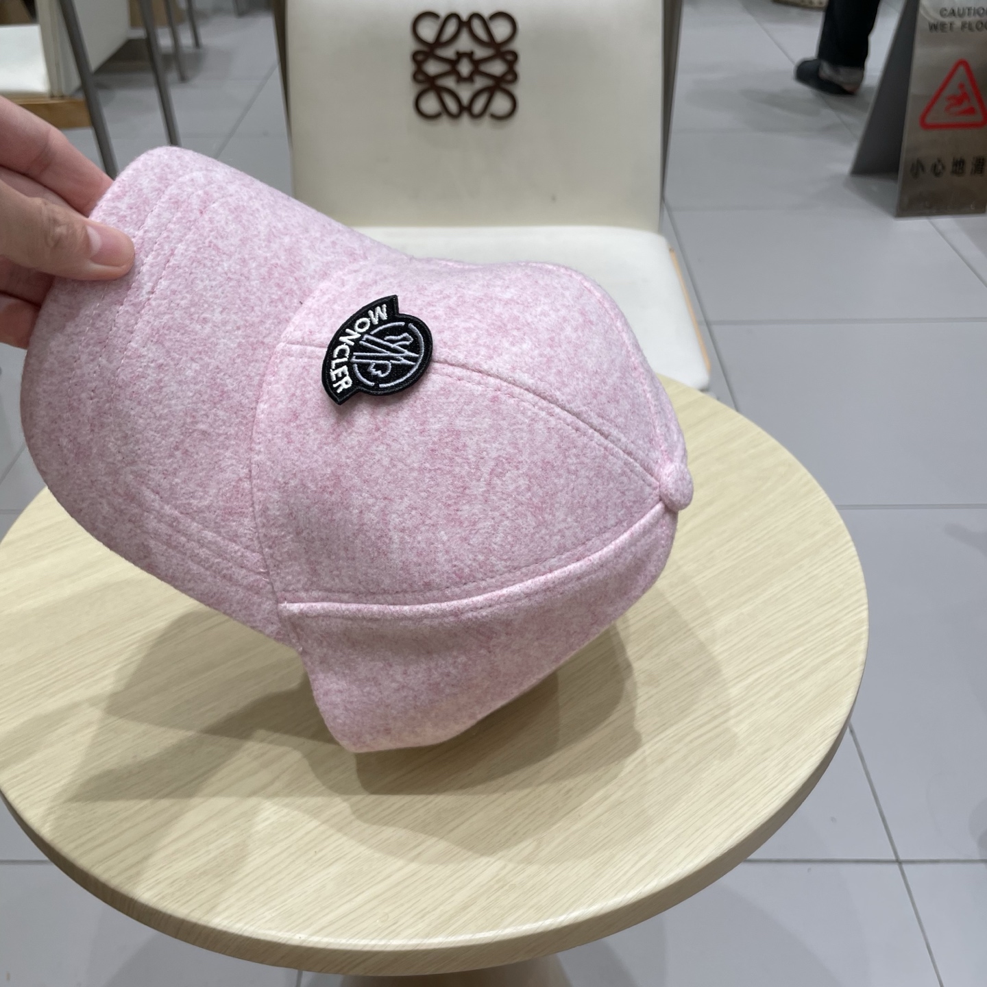 Moncler hat