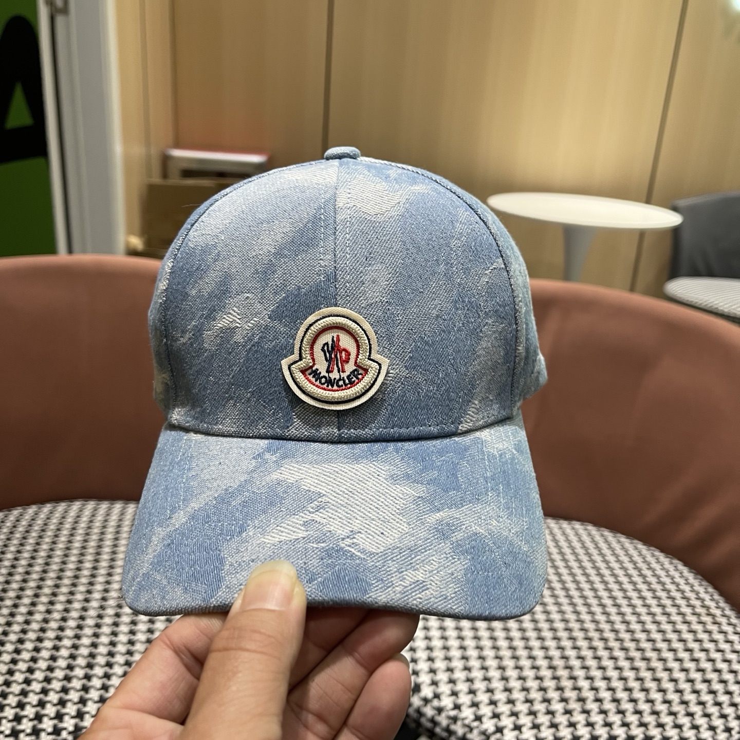 Moncler hat