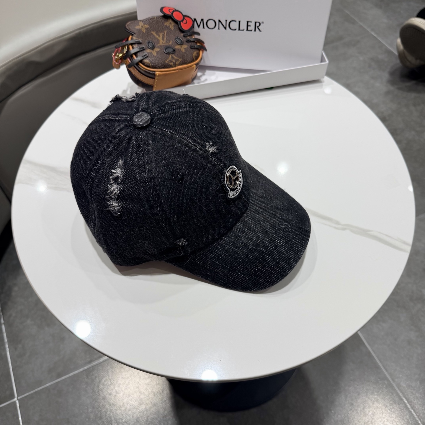 Moncler hat