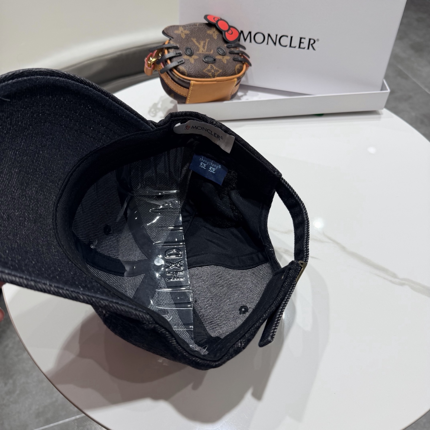 Moncler hat