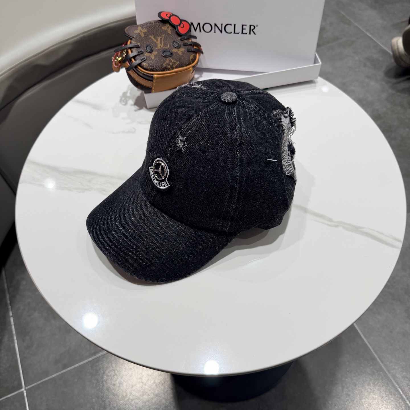 Moncler hat