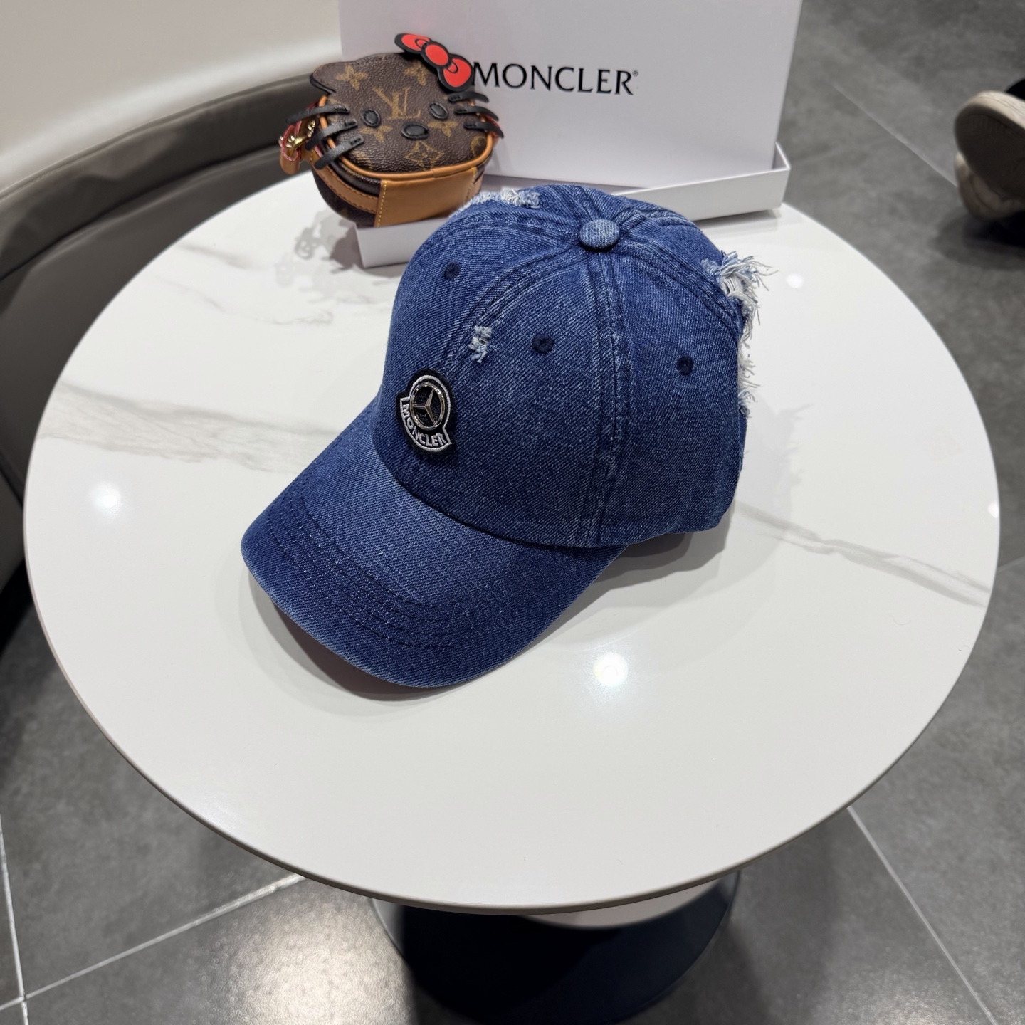 Moncler hat
