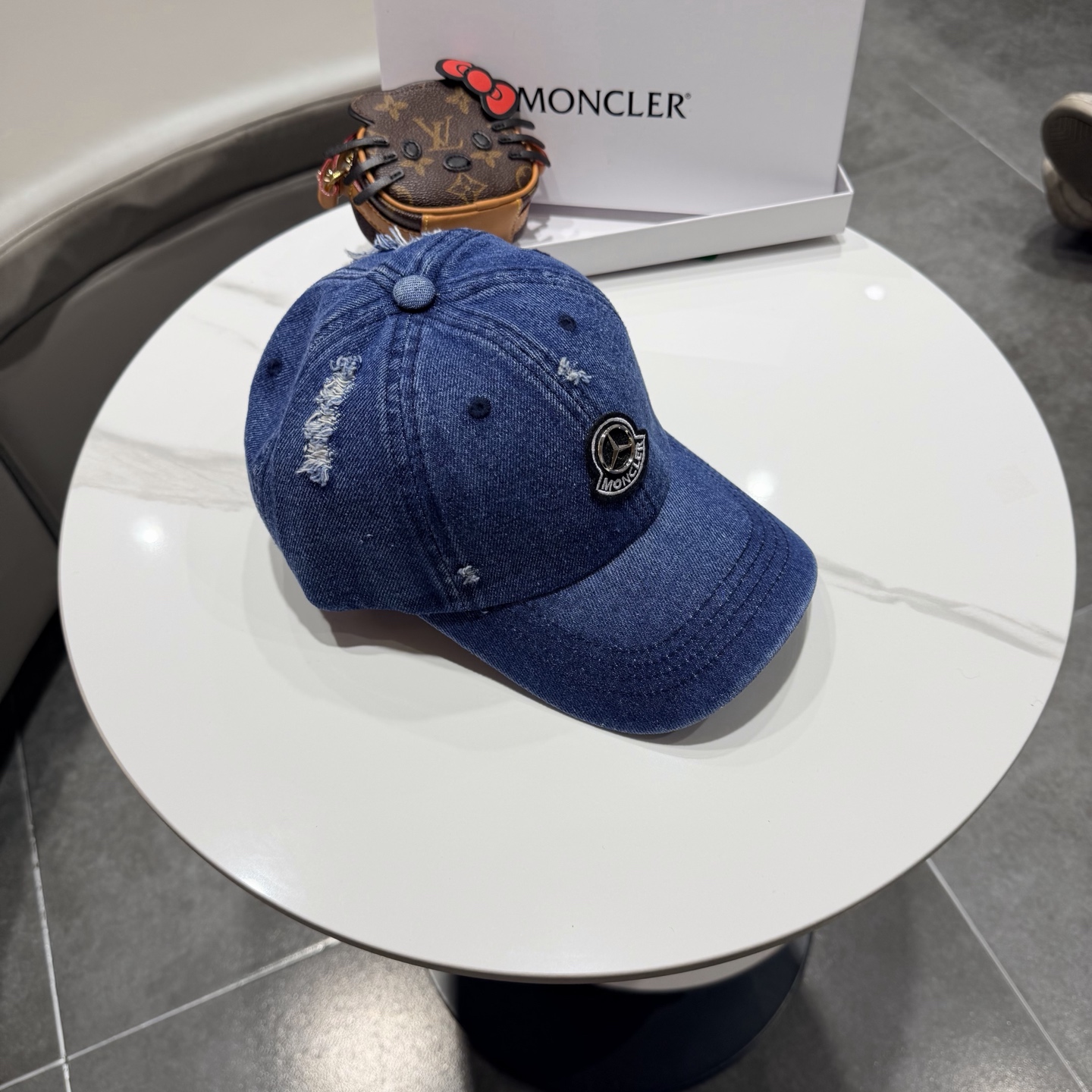 Moncler hat