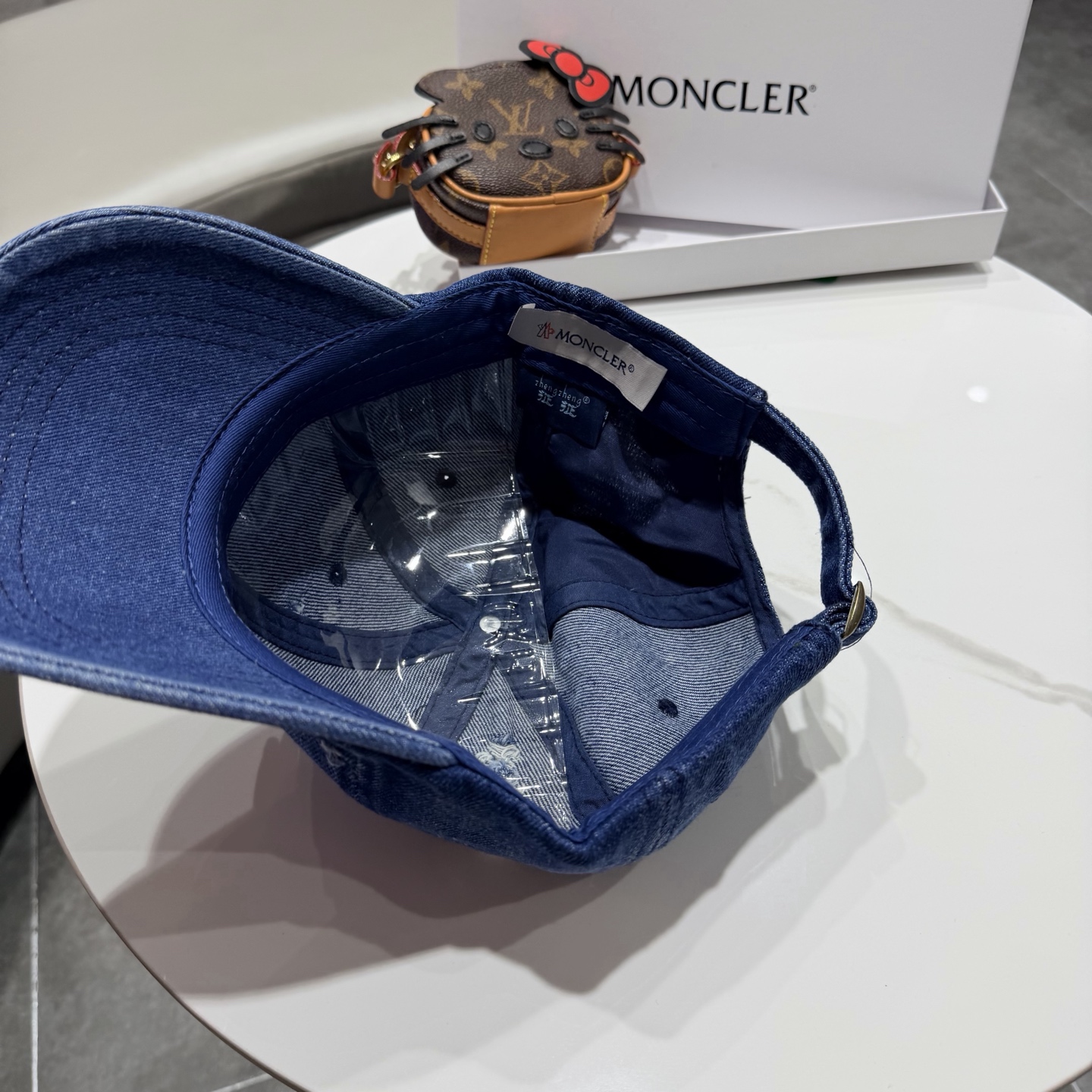 Moncler hat
