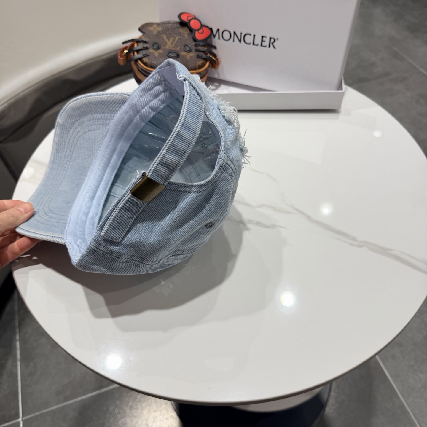 Moncler hat