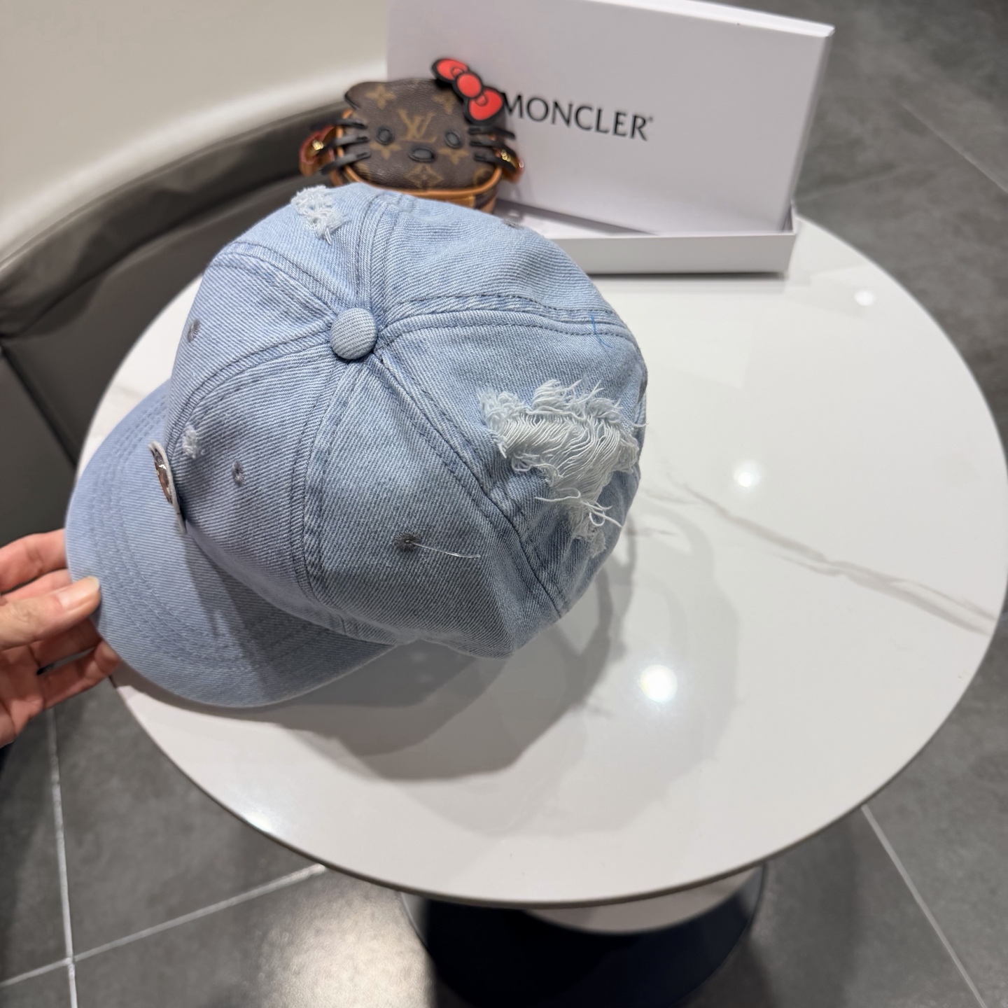 Moncler hat