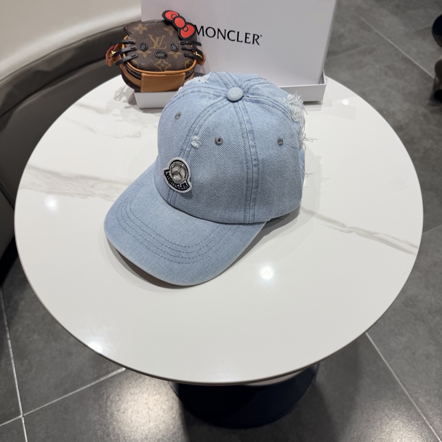 Moncler hat