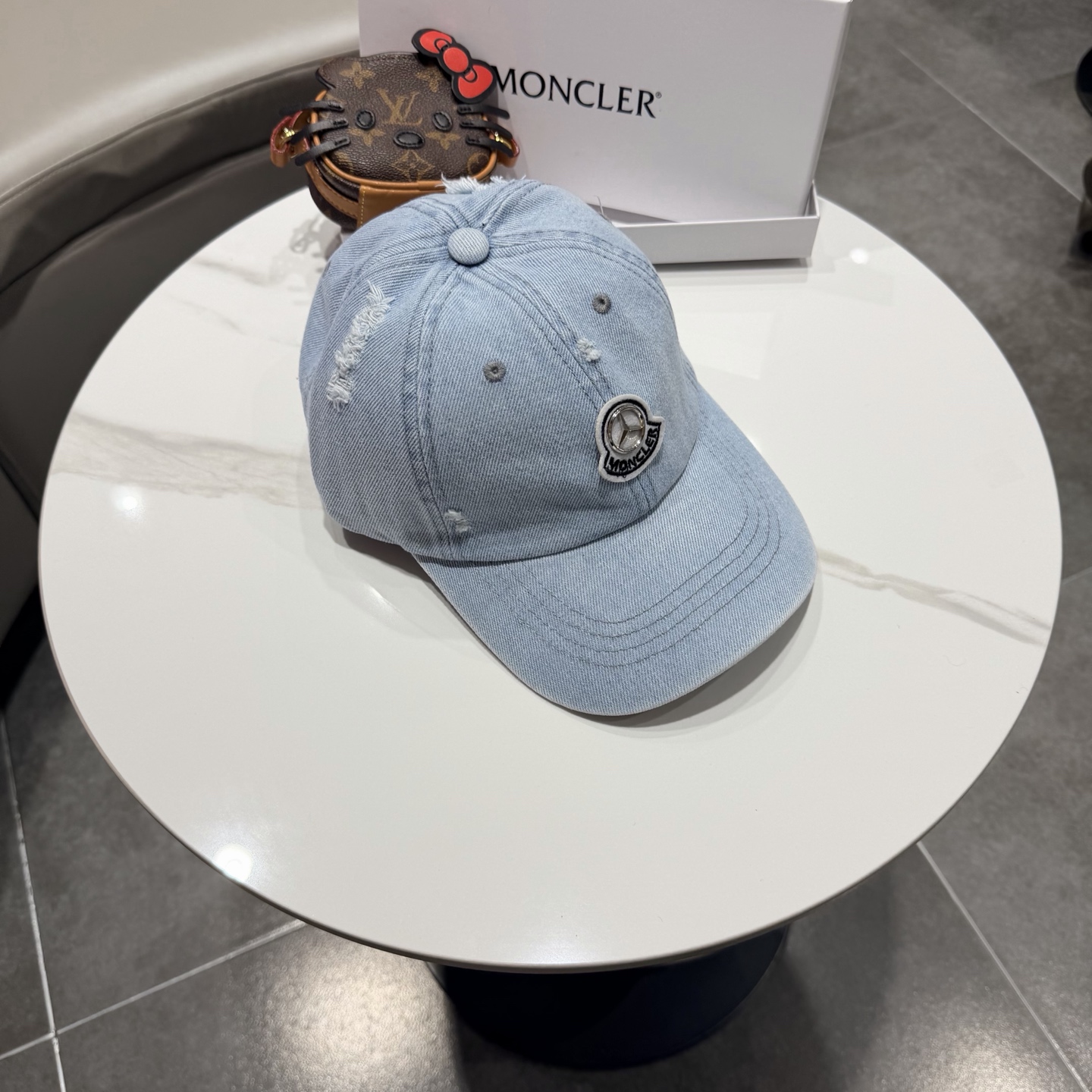 Moncler hat