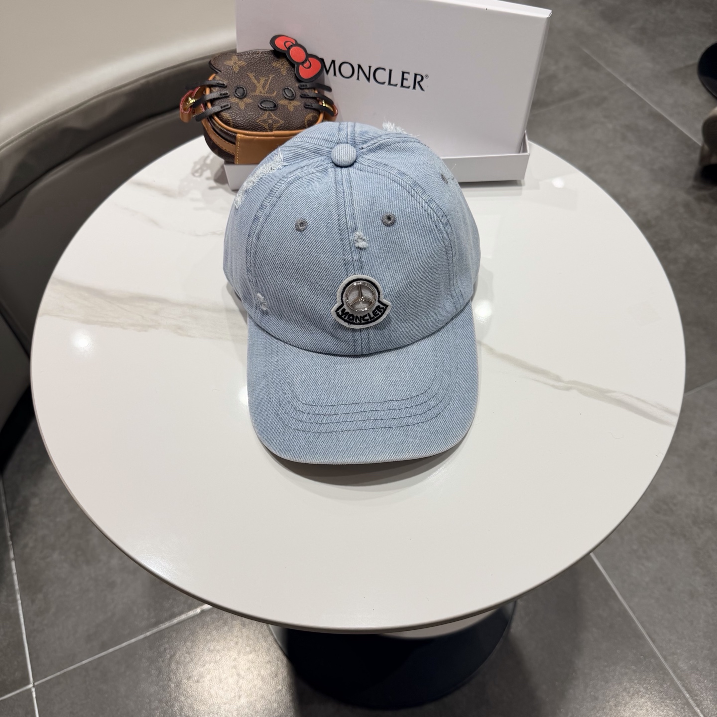 Moncler hat