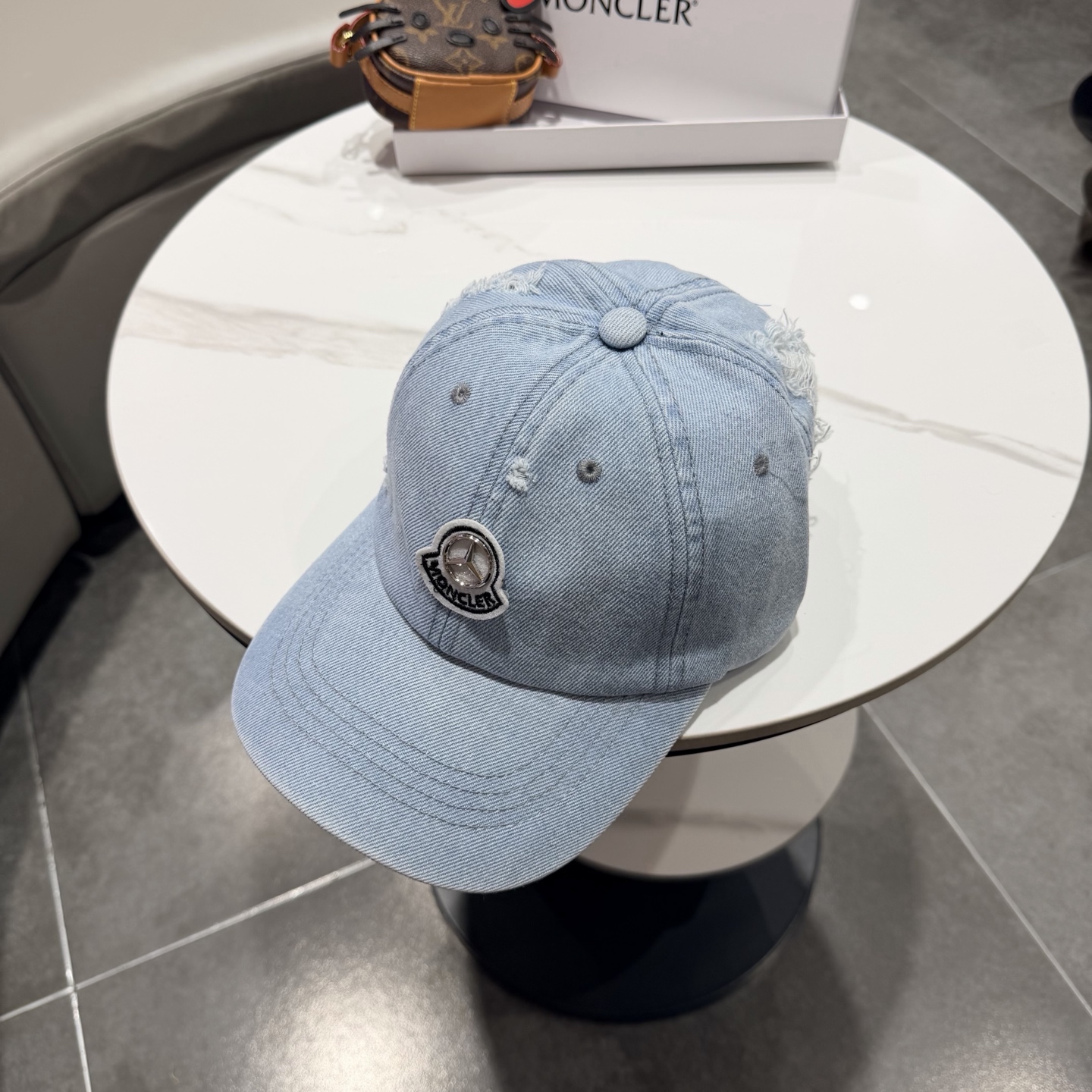 Moncler hat