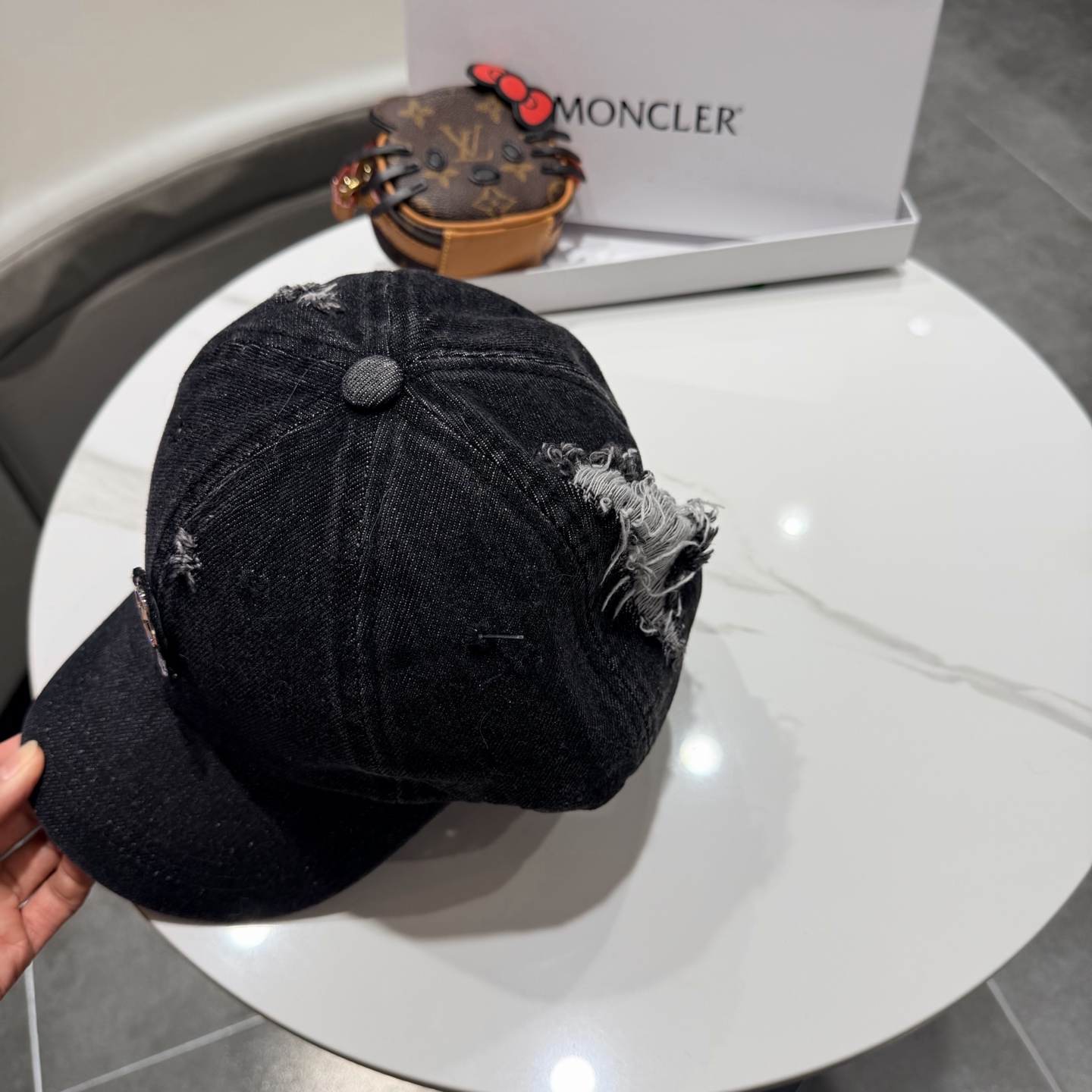 Moncler hat