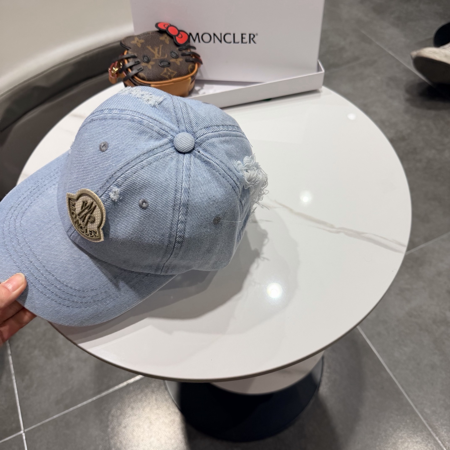 Moncler hat