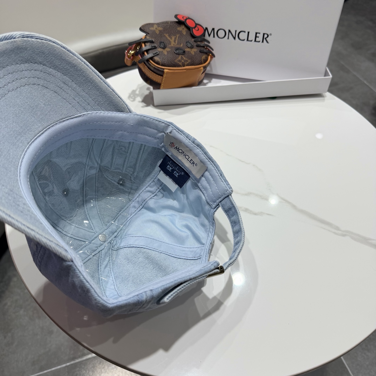 Moncler hat