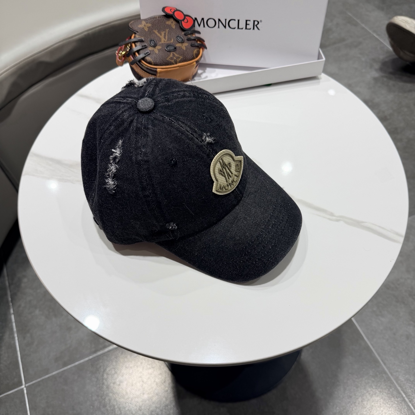 Moncler hat