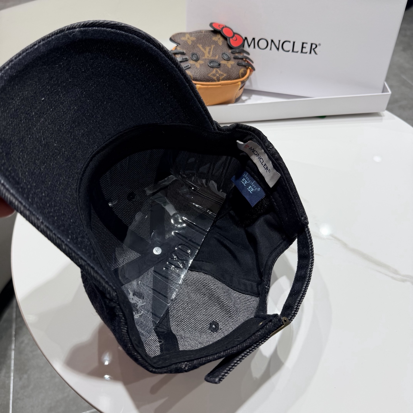 Moncler hat