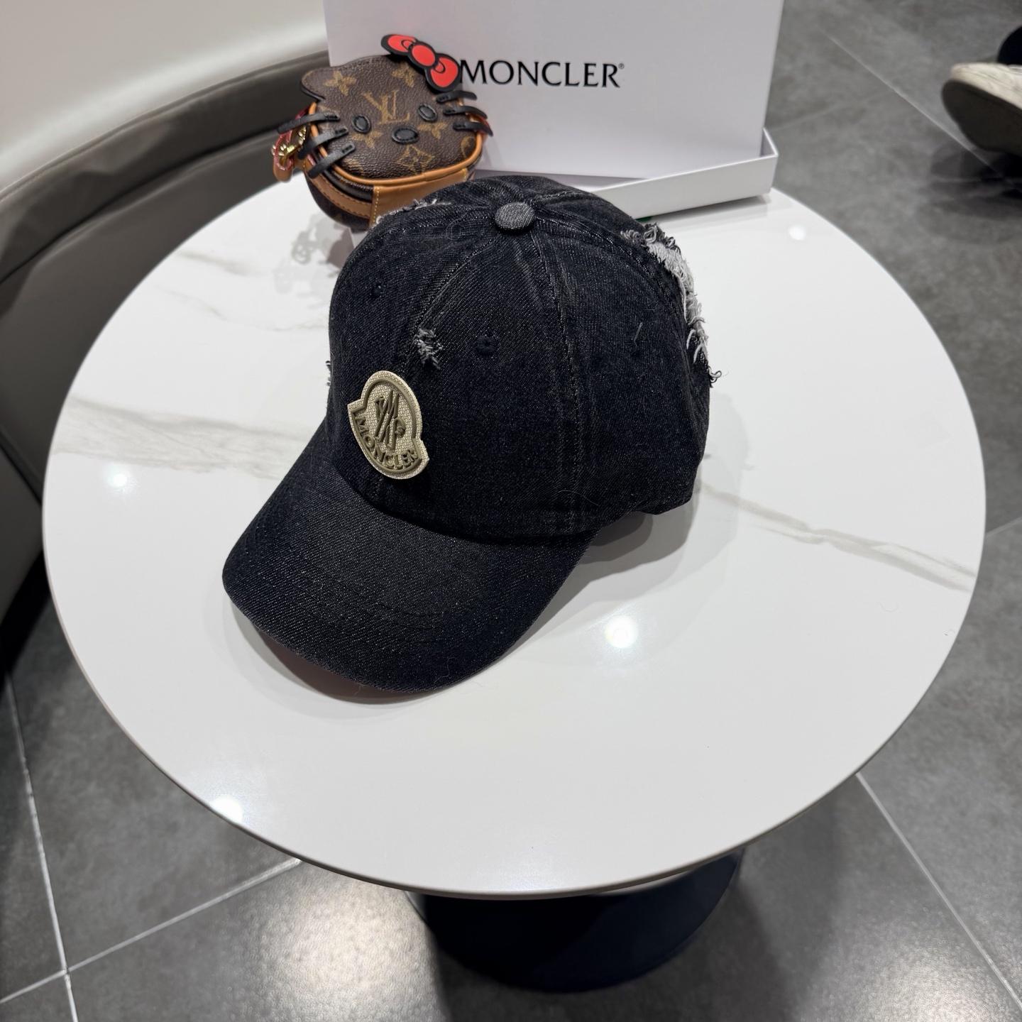 Moncler hat