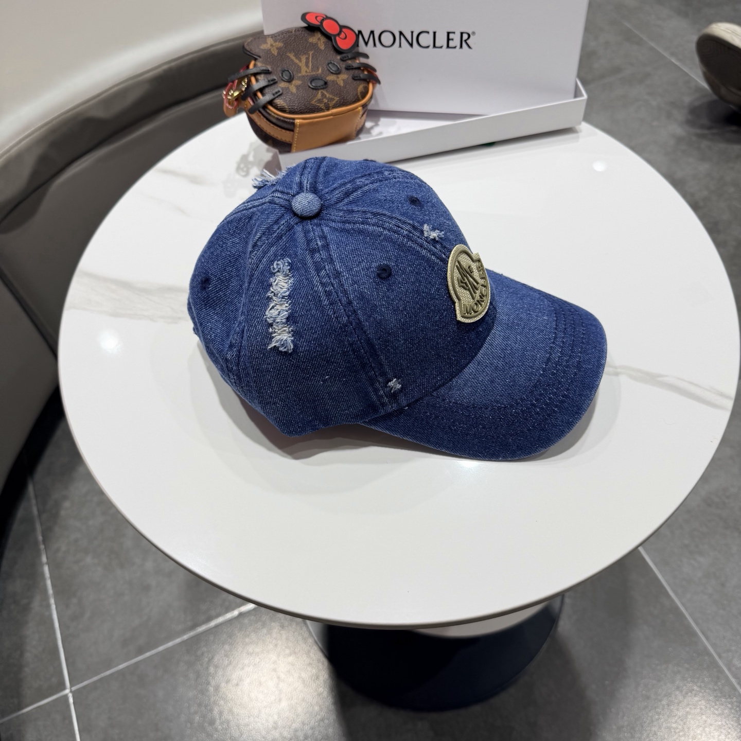 Moncler hat