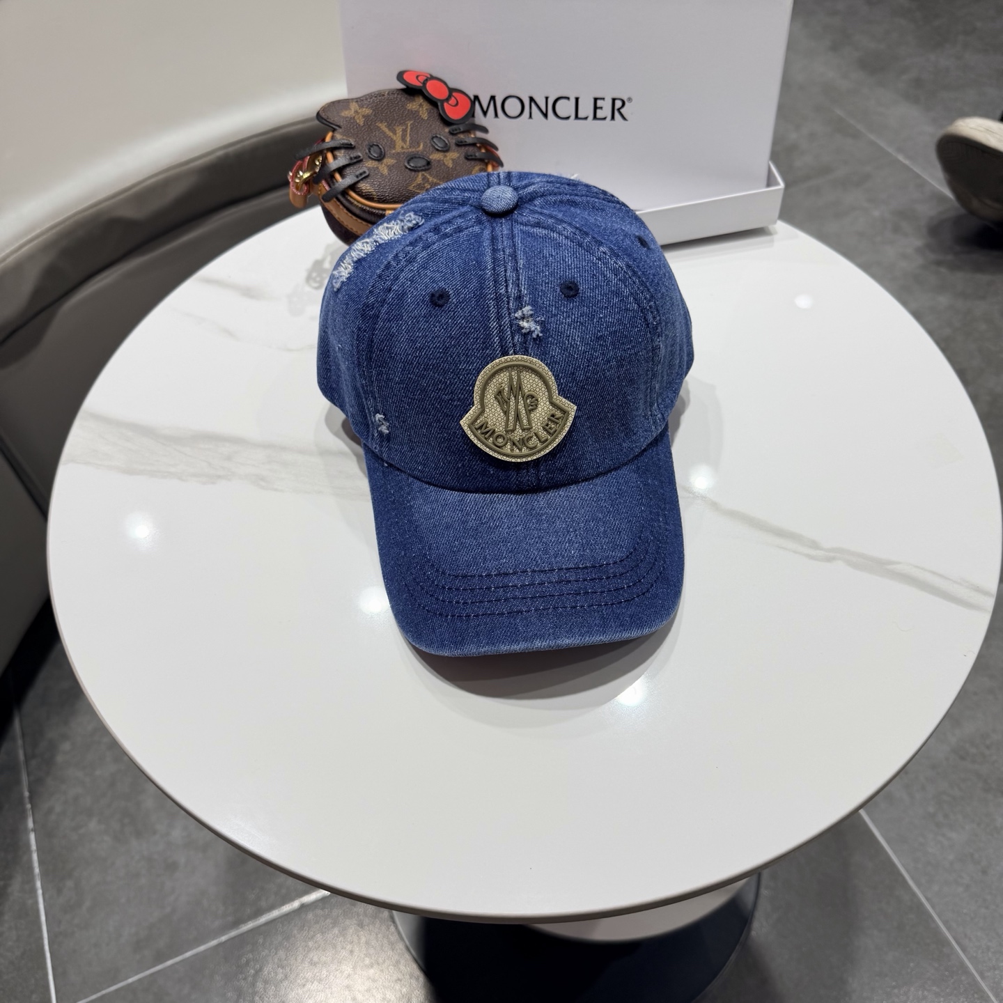Moncler hat