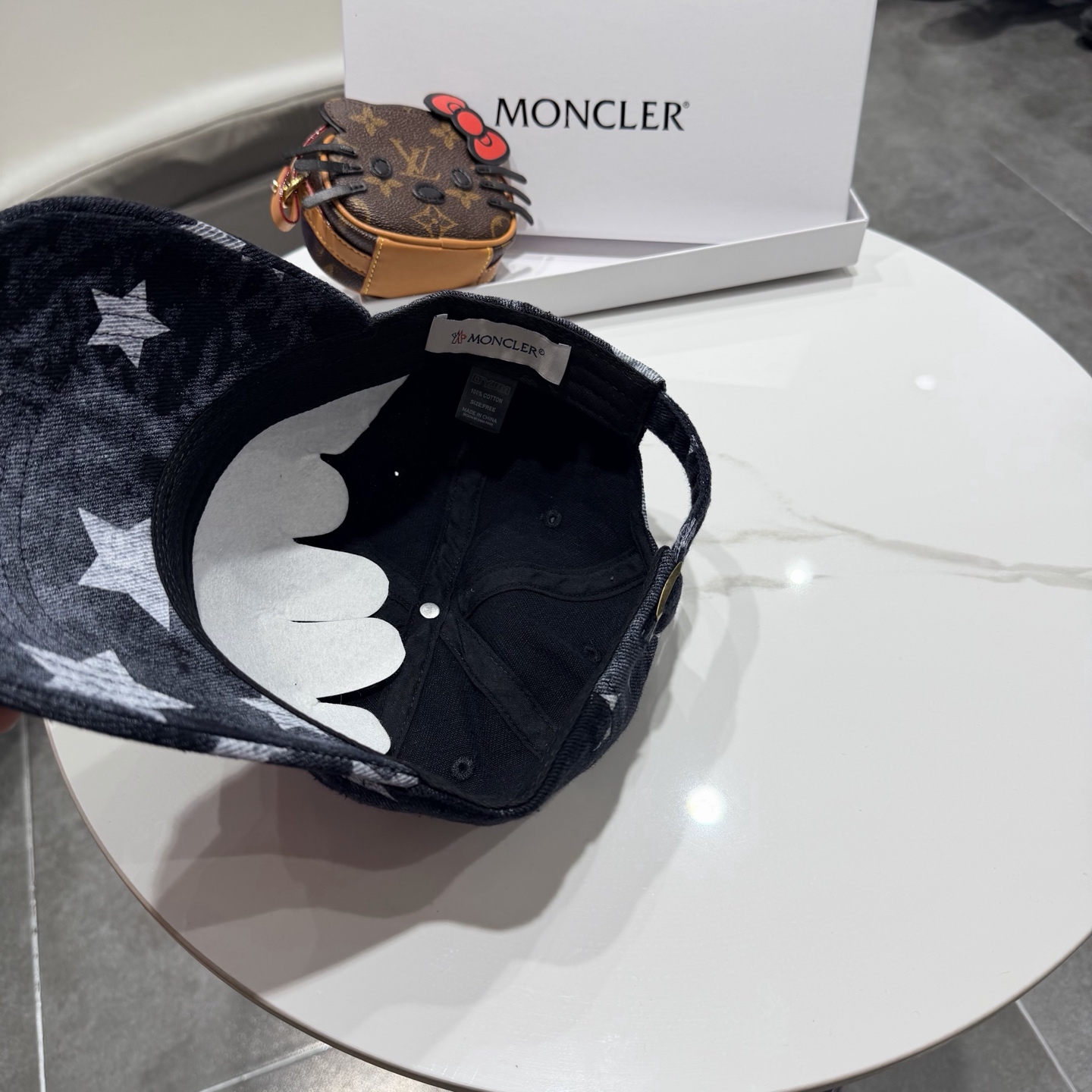 Moncler hat