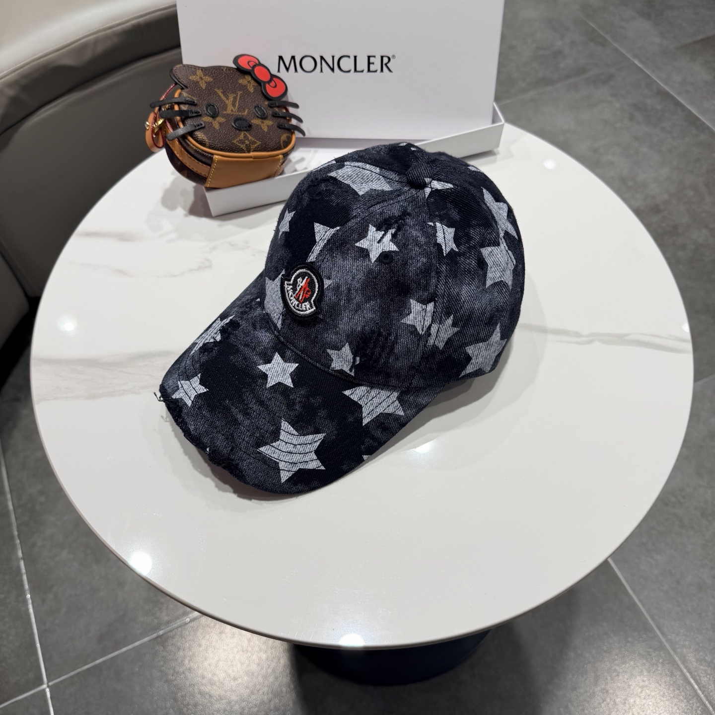 Moncler hat