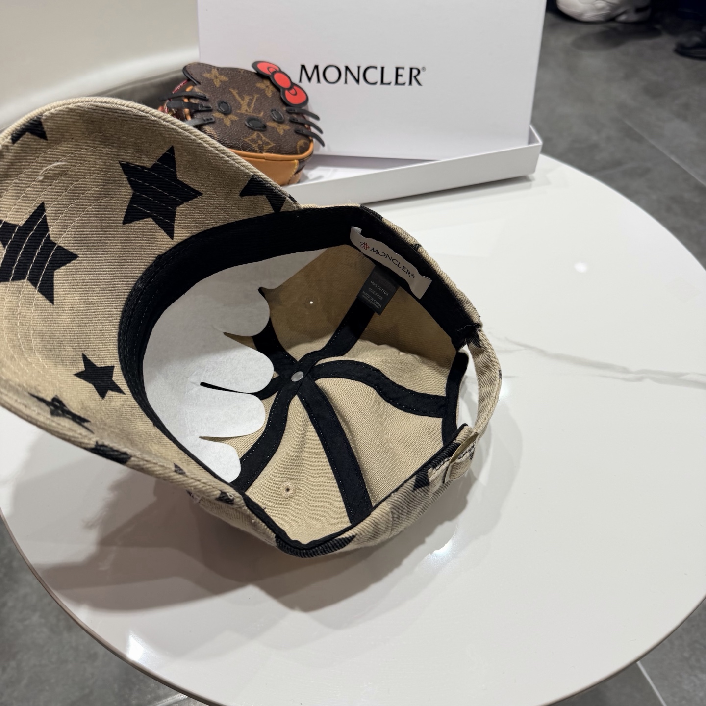 Moncler hat