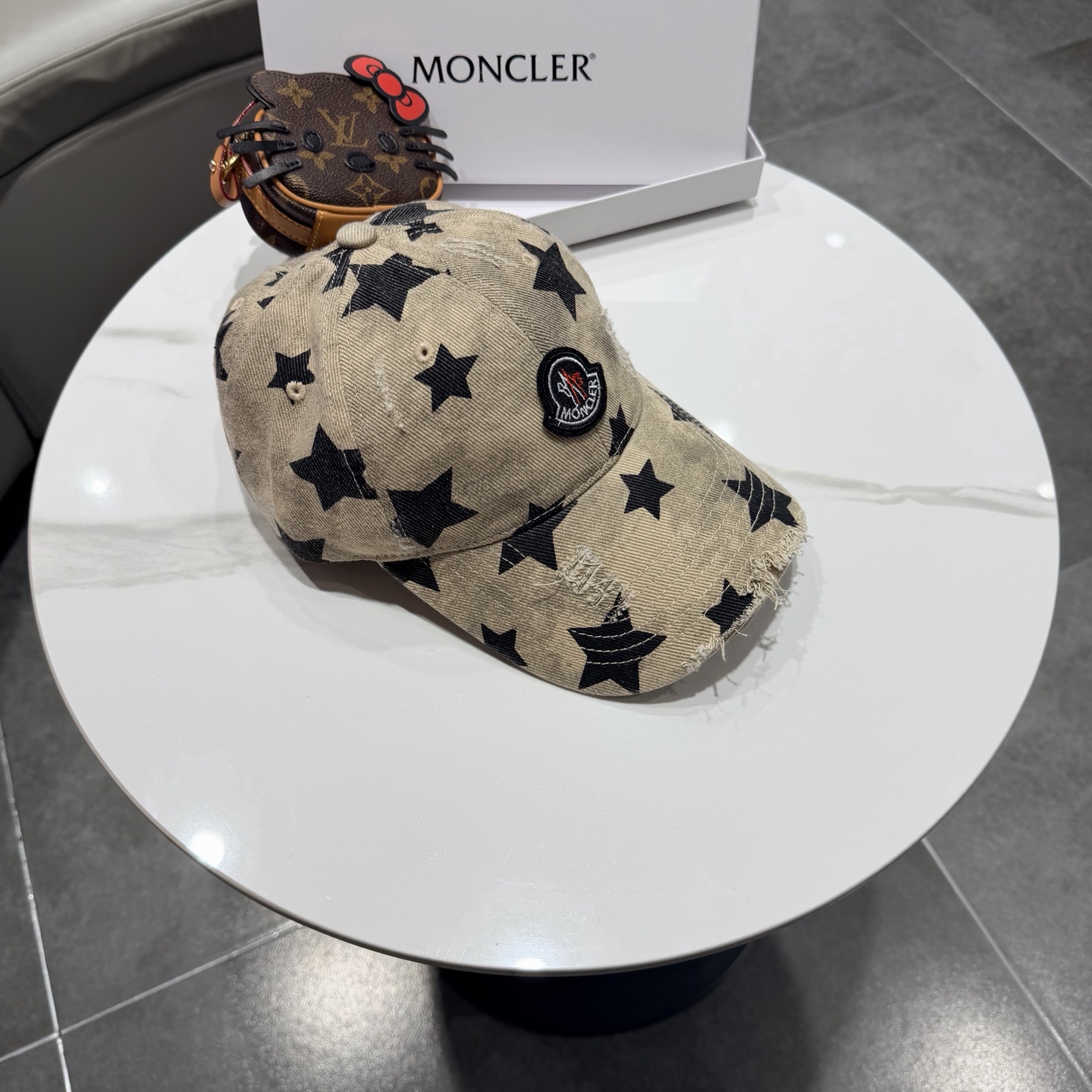 Moncler hat