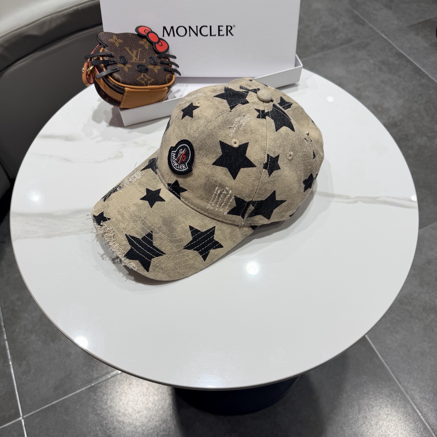 Moncler hat