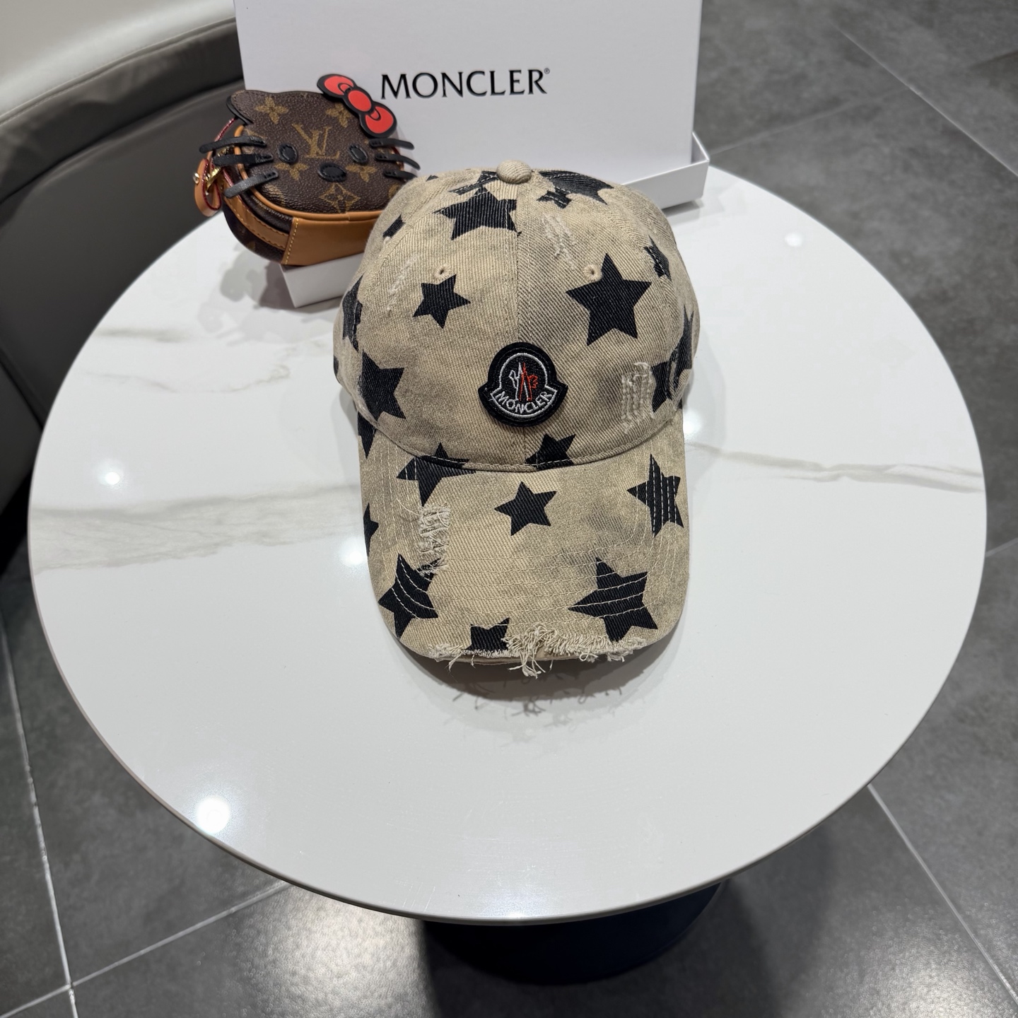 Moncler hat
