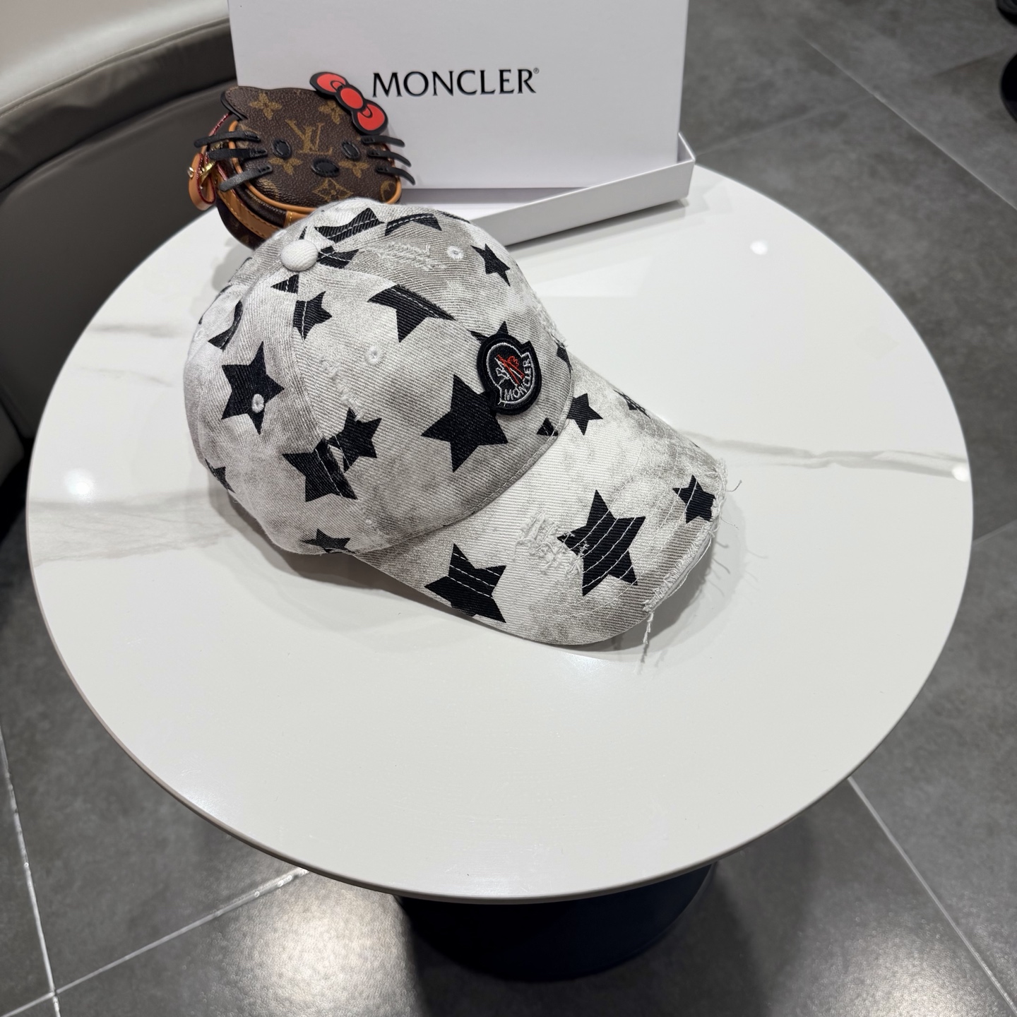Moncler hat