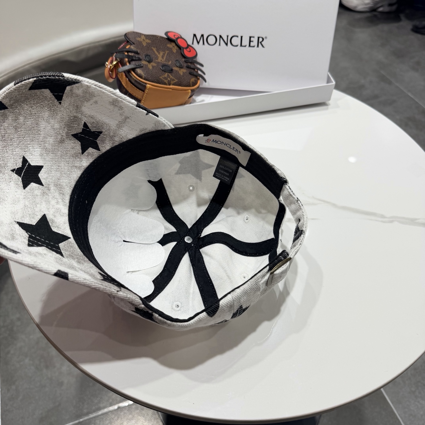 Moncler hat